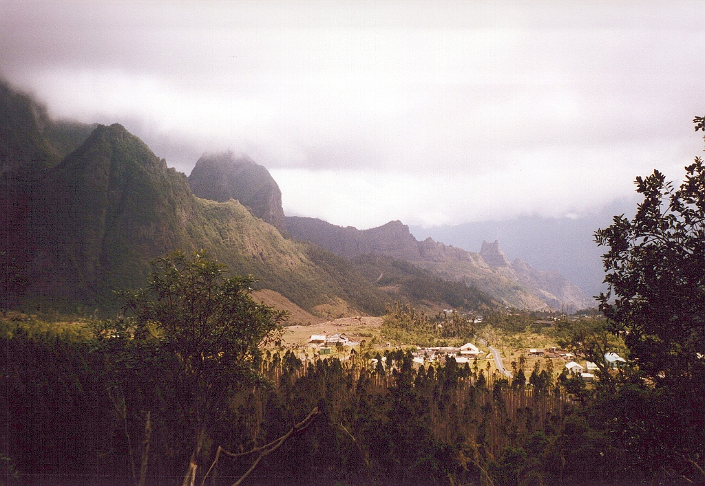 2002 - La Réunion B28 (Cirque de Cilaos).jpg